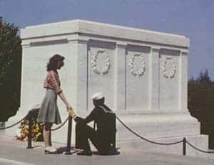 Sailor-and-girl-visit-Tomb