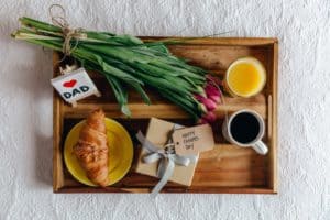 breakfast-gift-and-flowers